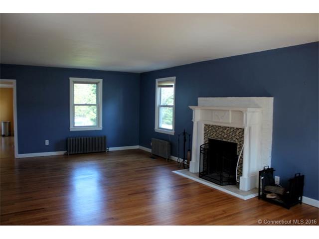 51 Ezra St, North Haven CT 06473