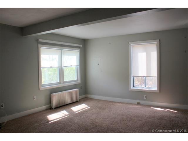 51 Ezra St, North Haven CT 06473