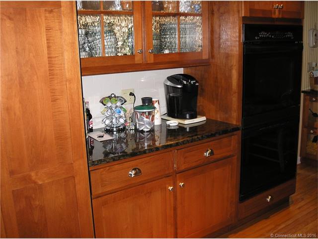 For Sale: 521 New England Ln Orange, CT 06477