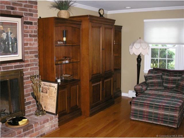 For Sale: 521 New England Ln Orange, CT 06477