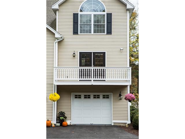 16 Hemlock Ridge Rd
