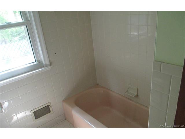 207 Brook St Hamden, CT 06514