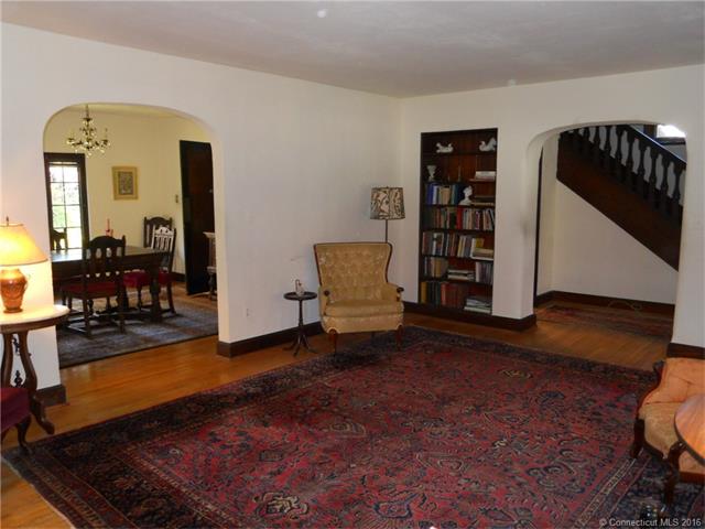 72 Middle Rd