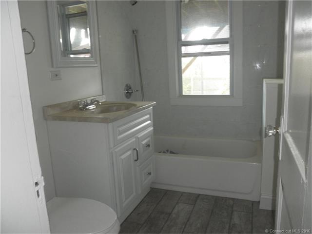For Sale: 423 Cortland Ave # 1 Bridgeport, CT 06605