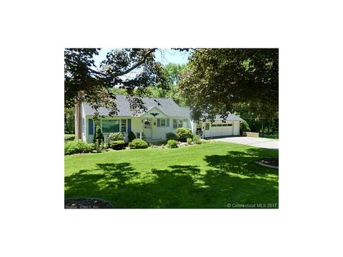 102 Circle Dr