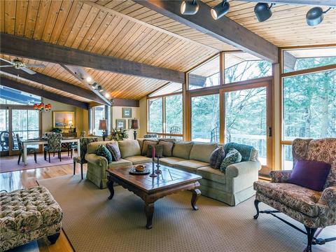 34 Benjamin Ln