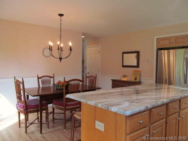 48 Lockwood Rd, Middlebury CT 06762