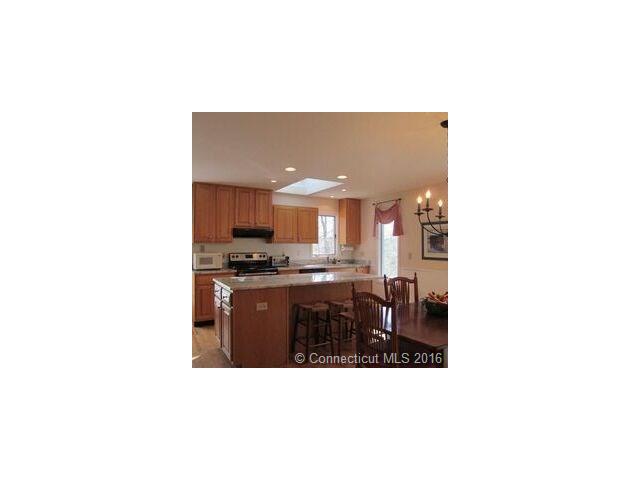 48 Lockwood Rd, Middlebury CT 06762