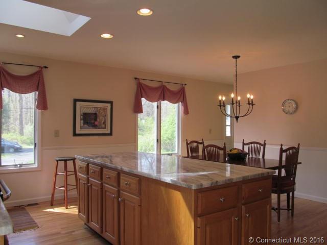 48 Lockwood Rd, Middlebury CT 06762