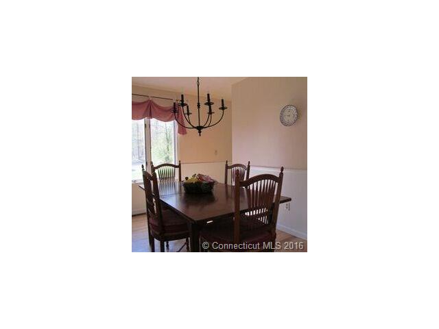 48 Lockwood Rd, Middlebury CT 06762
