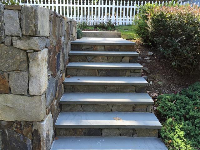 72 Fairhaven Dr