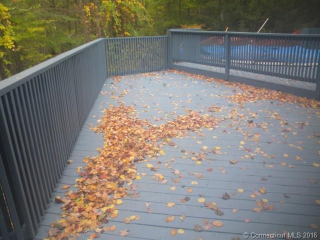 9 Crescent Ln