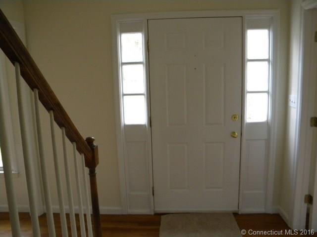 9 Crescent Ln