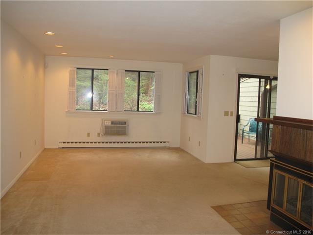 331 Ledge Dr #APT 331, Torrington CT 06790