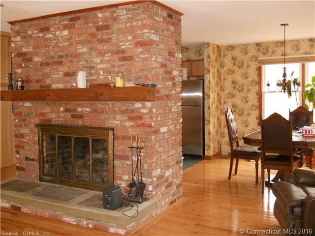 For Sale: 5 Kimberly Ln Woodbury, CT 06798