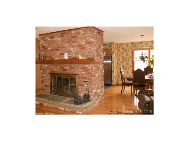 For Sale: 5 Kimberly Ln Woodbury, CT 06798
