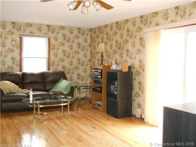 For Sale: 5 Kimberly Ln Woodbury, CT 06798