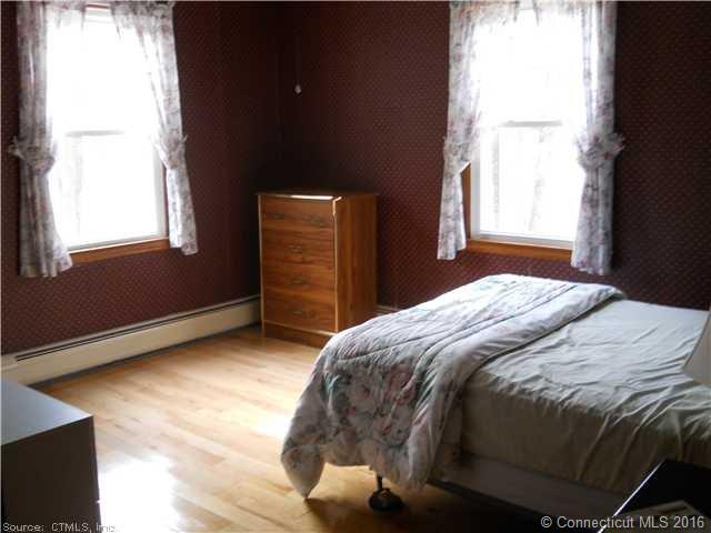 For Sale: 5 Kimberly Ln Woodbury, CT 06798