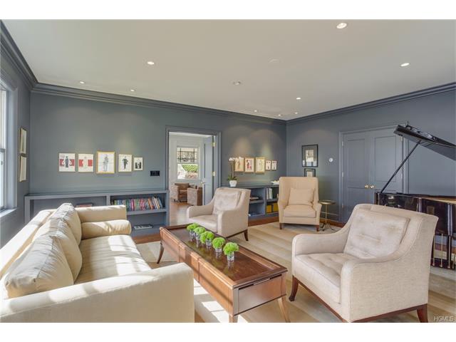 14 Mount Holly Dr