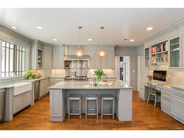 14 Mount Holly Dr