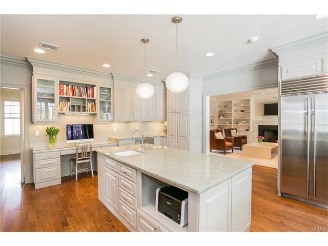 14 Mount Holly Dr