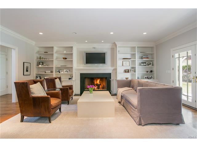 14 Mount Holly Dr