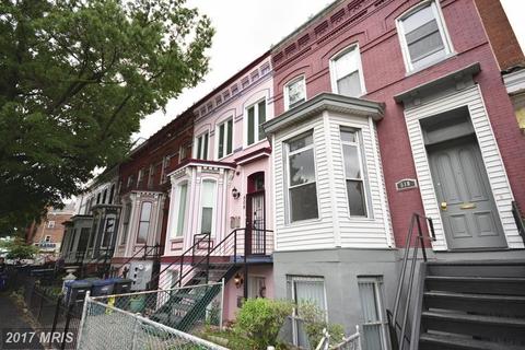 208 Bates St NW