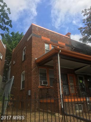 1266 Penn St NE