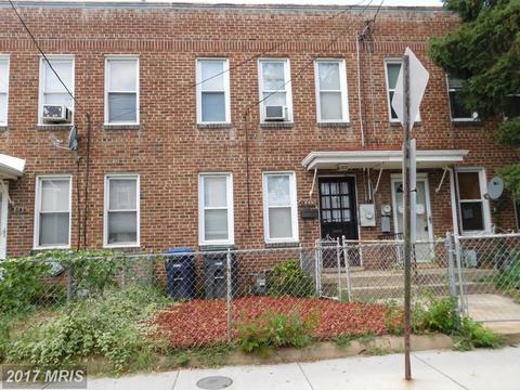 1266 Penn St NE