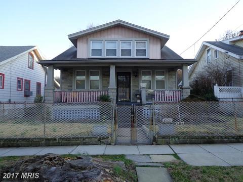 1266 Penn St NE