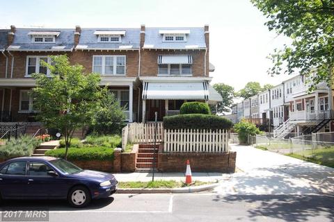 1243 Walter St SE