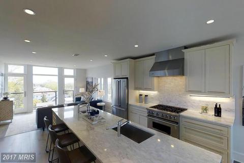 4609 Foxhall Cres NW