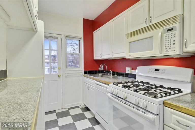 821 Crittenden St NE