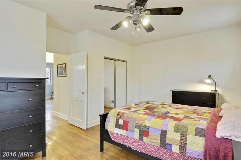 821 Crittenden St NE