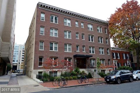 3 Washington Cir NW #102