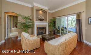 207 Holland Dr