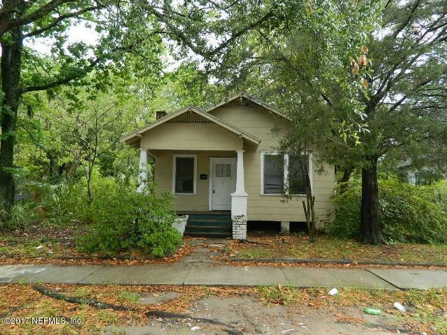 752 Ashford St