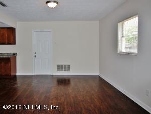 5833 Jaguar Dr W