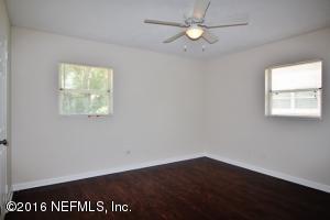 5833 Jaguar Dr W