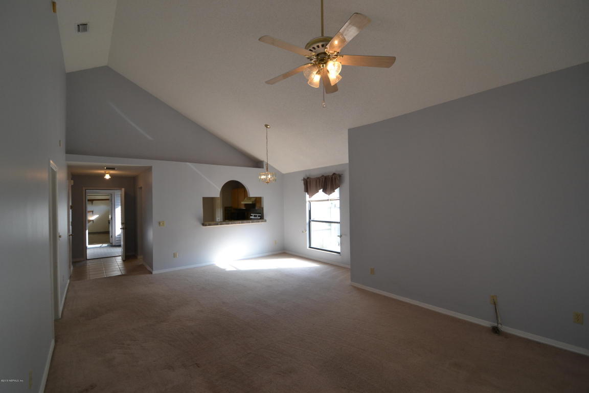 2918 Lantana Lakes Dr W