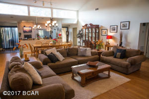 6238 Thomas Dr