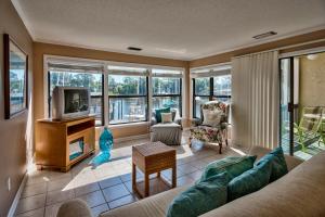 For Sale: 300 Yacht Club Dr #UNIT 02 Niceville, FL 32578