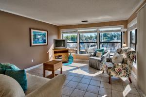 For Sale: 300 Yacht Club Dr #UNIT 02 Niceville, FL 32578