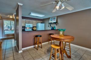 For Sale: 300 Yacht Club Dr #UNIT 02 Niceville, FL 32578