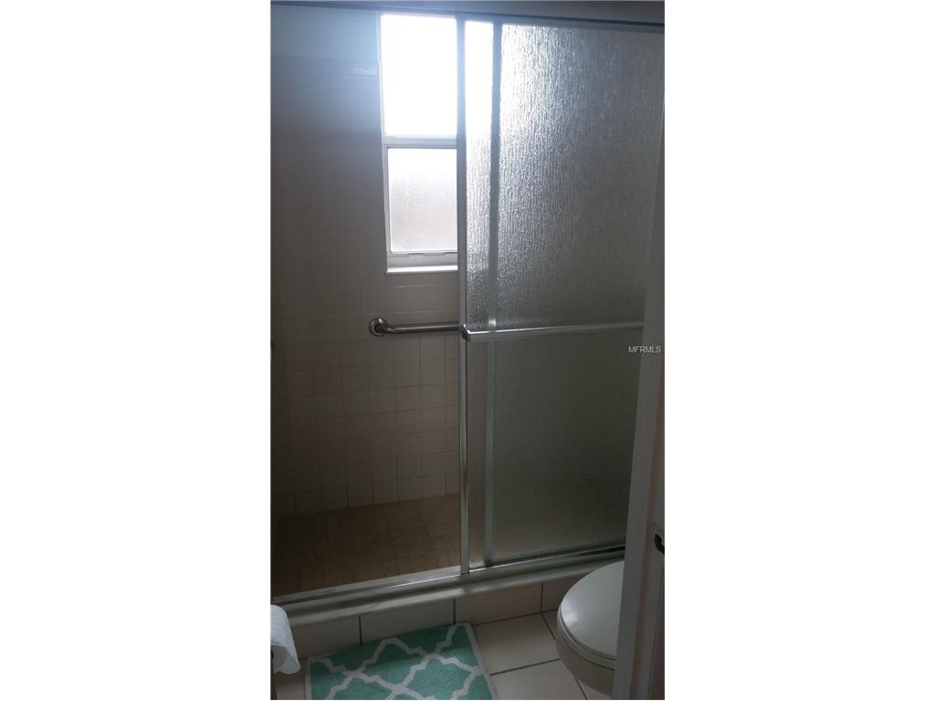1400 Robin Ct