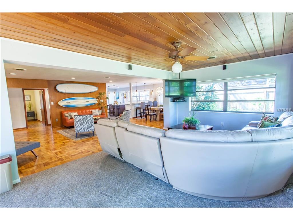 627 Lake Shore Dr
