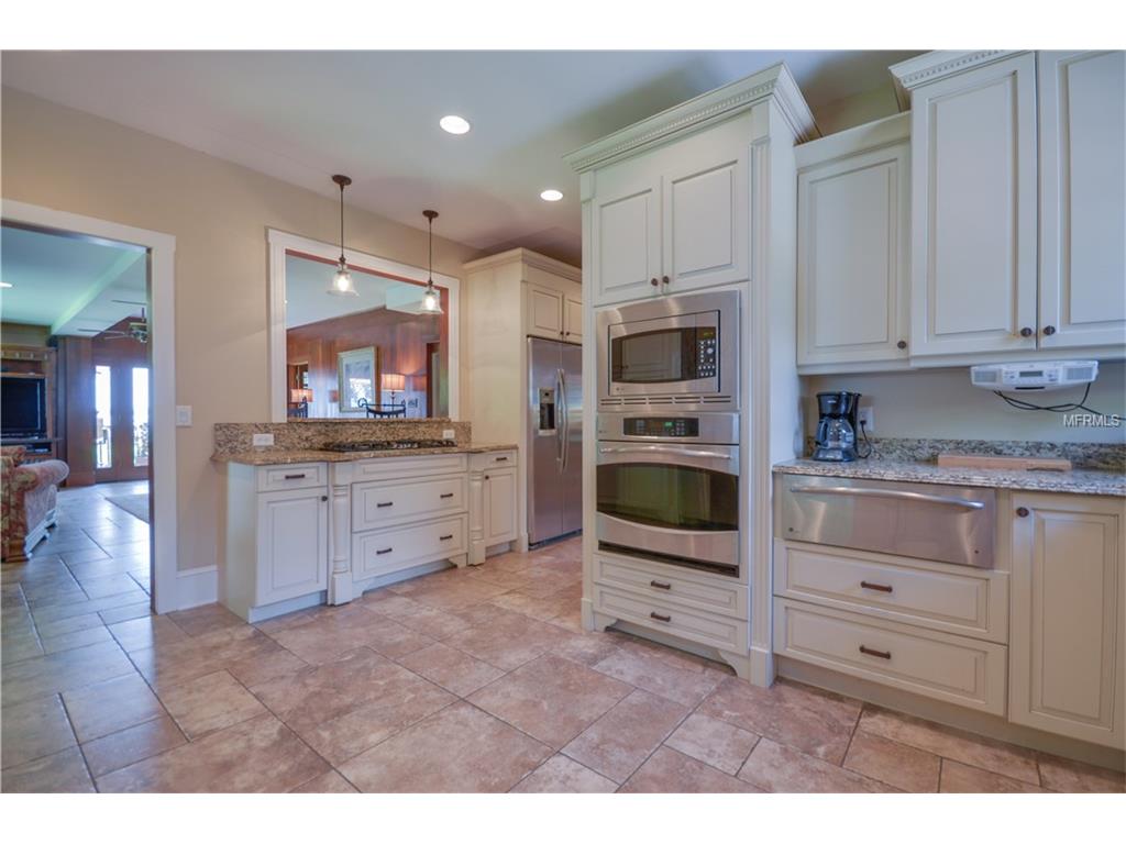For Sale: 111 S Disston Ave Tavares, FL 32778