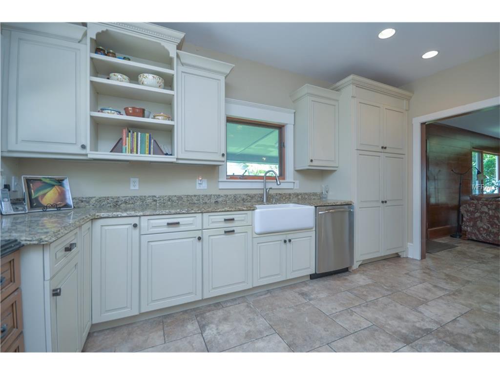 For Sale: 111 S Disston Ave Tavares, FL 32778