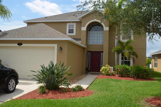 2372 Woodfield Cir