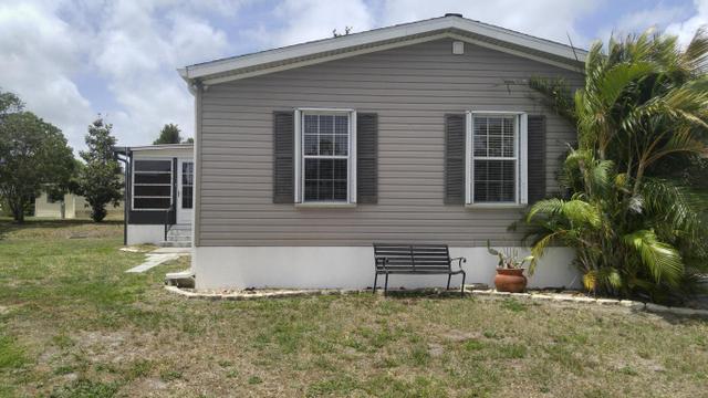 713 Atlantis Rd SE